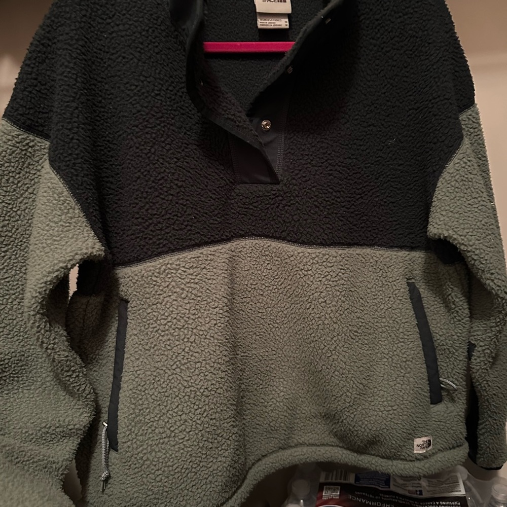 North face pullover